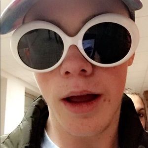 Meet your Posher, Connor